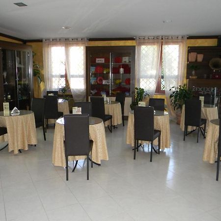 Hotel Mi.Ro. กาซัลนูโอโว ดี นาโปลี ภายนอก รูปภาพ